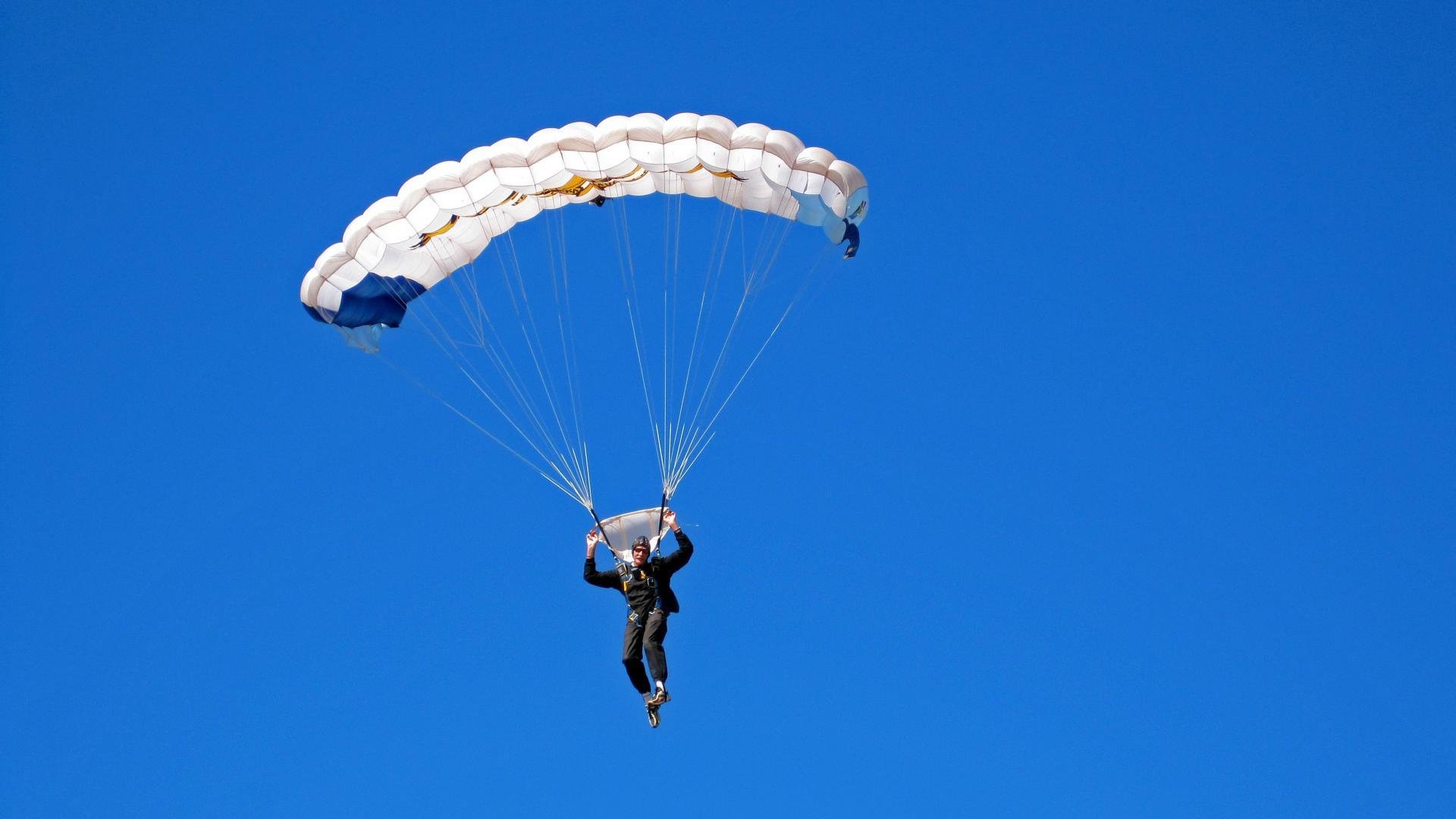 CBA球员用拼搏诠释篮球精神，cba球员素质