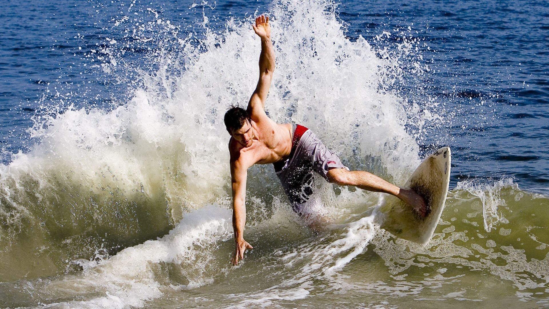 湖人队迎来“皇家雪”迎战强敌：赛场上的寒冬也挡不住王者归来