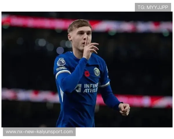 切尔西右路制造连续威胁，帕尔默横敲被破坏